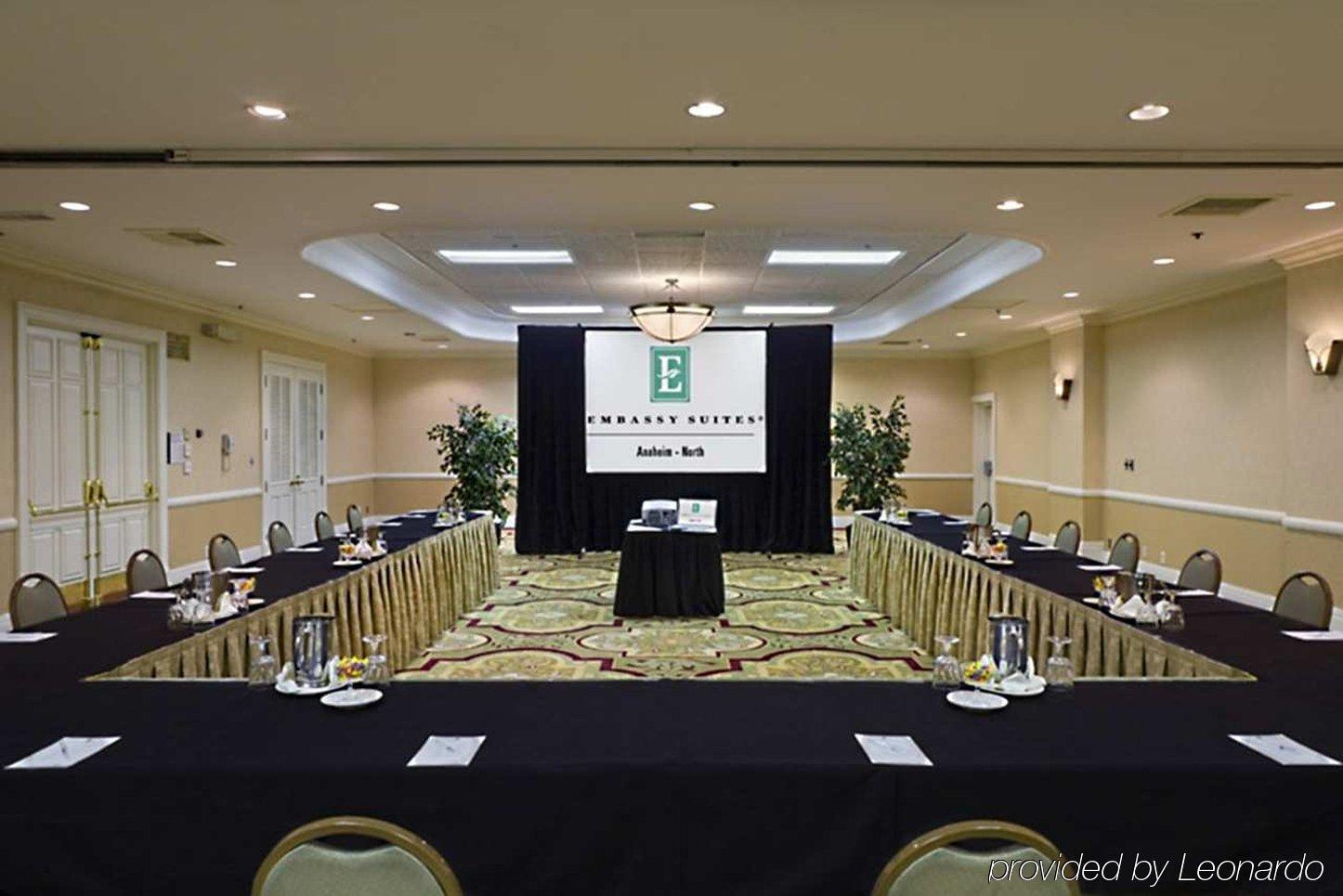 Embassy Suites Anaheim - North Einrichtungen foto